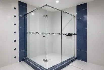 División de baño en vidrio templado