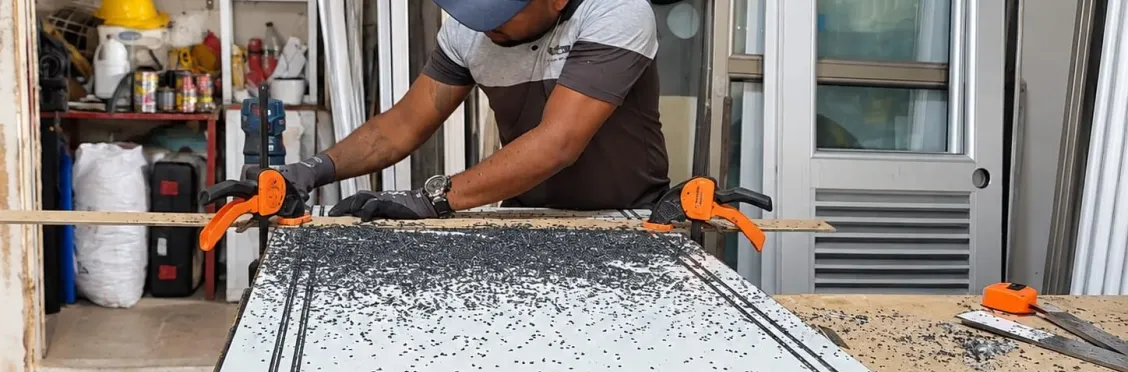 Montaje de estructura metálica en obra por el equipo de AL13
